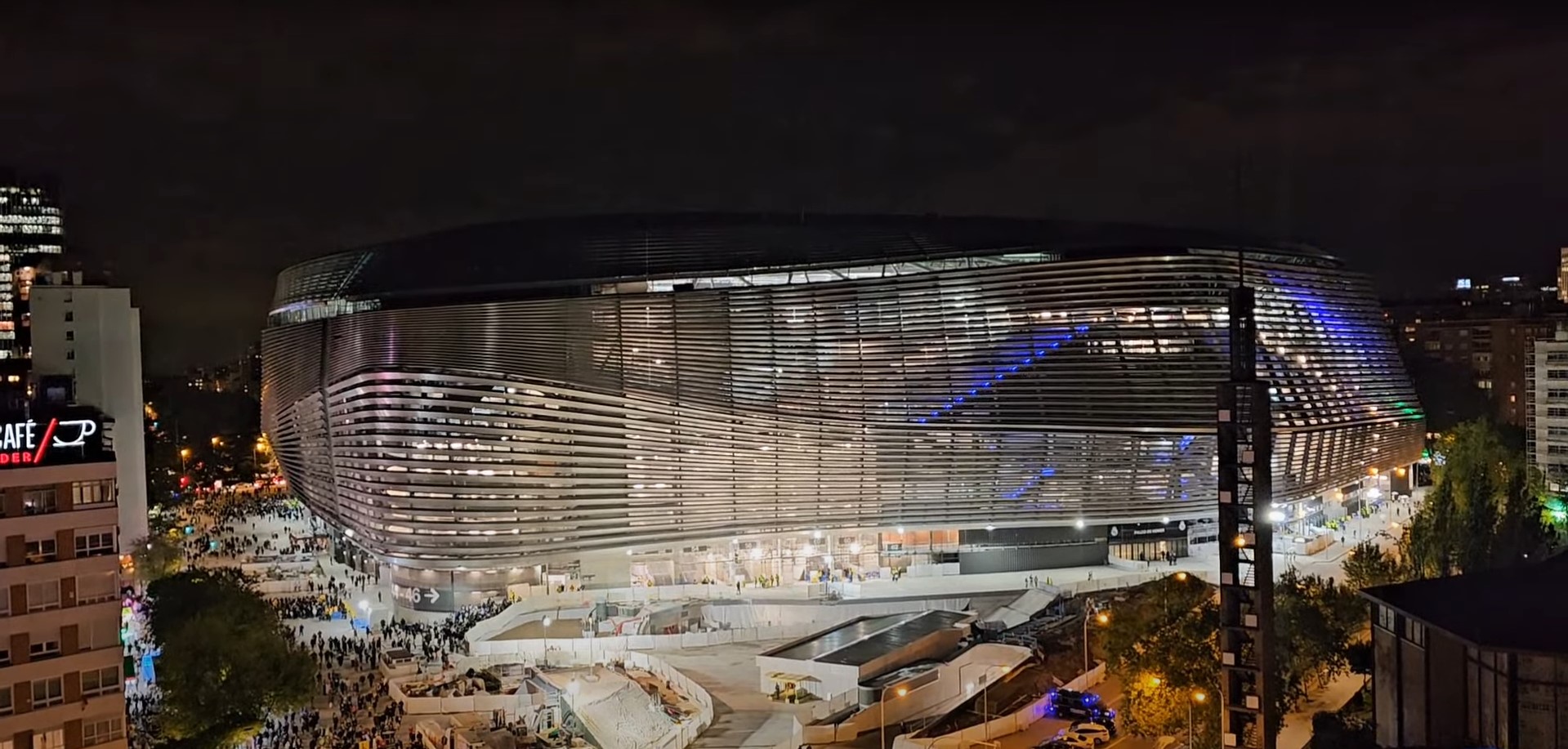 Discovery splash banner for Real Madryt Discord server